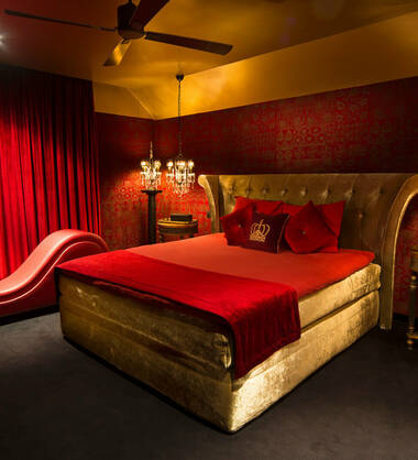 Scarlet Club
