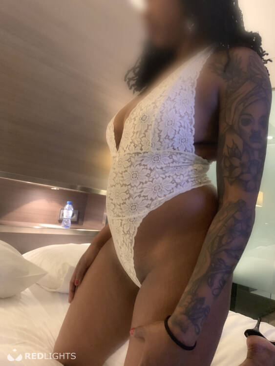 Escort Ebony