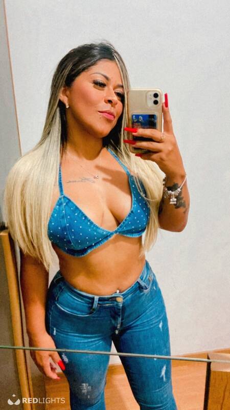 Nickole  BELLA (Foto)